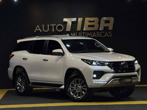 TOYOTA HILUX SW4 2.8 D-4D TURBO DIESEL SRX 7L 4X4 AUTOMÁTICO